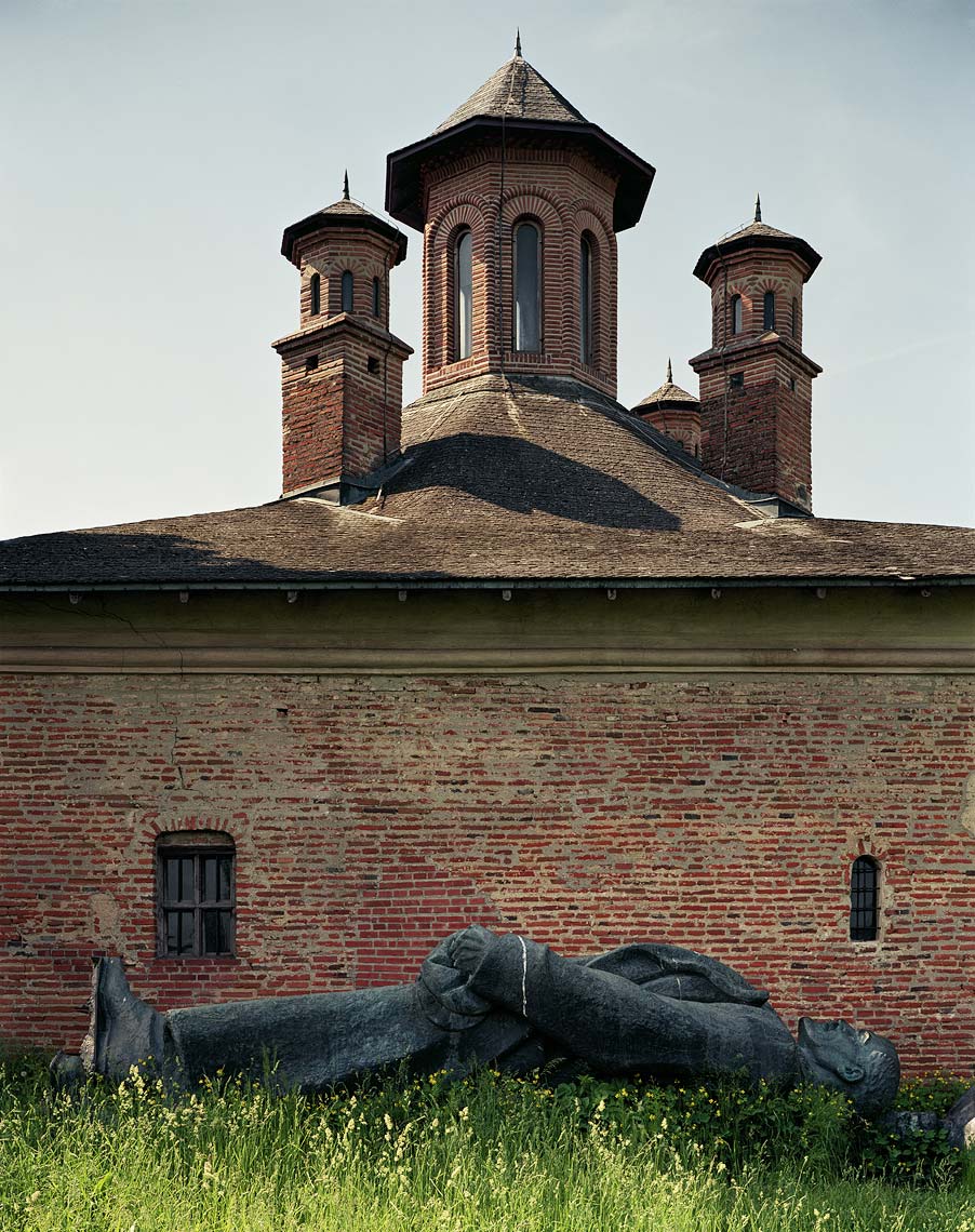 Lenin, Mogosoaia Palace and Gardens, Mogosoaia, Romania, 2006